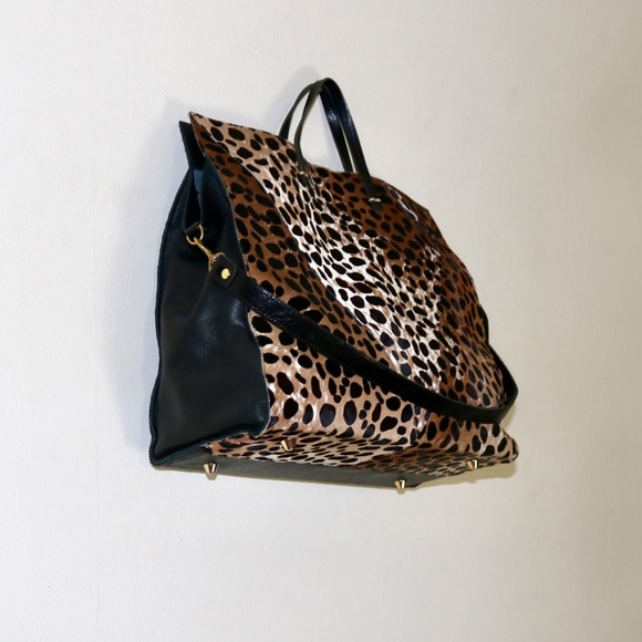 SOLD! ❤️ Clare V. Simple V Tote Bag in Leopard - Picture 5 of 16
